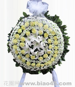 遗爱千秋-百合，小菊、菊花、绿叶点缀，规格：高约为1.6米左右<葬礼花圈>