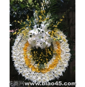 驾鹤西归-白菊花,百合，剑叶,绿材等做花圈，规格：高约1.6米左右